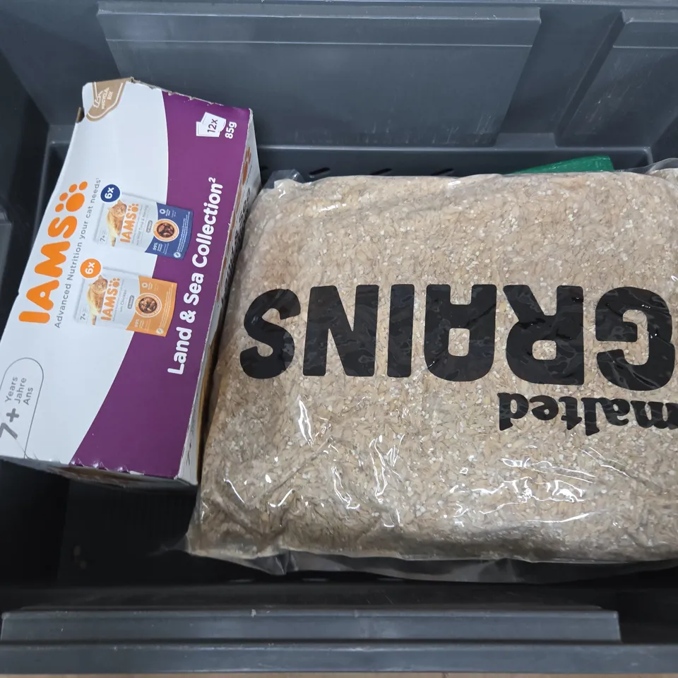 MIX OF 5 ASSORTED PET FOODS FOR VARIOUS ANIMALS TO INCLUDE MALTED GRAINS, IAMS LAND & SEA COLLECTION, WEBBOX CHUB ROLL, ETC