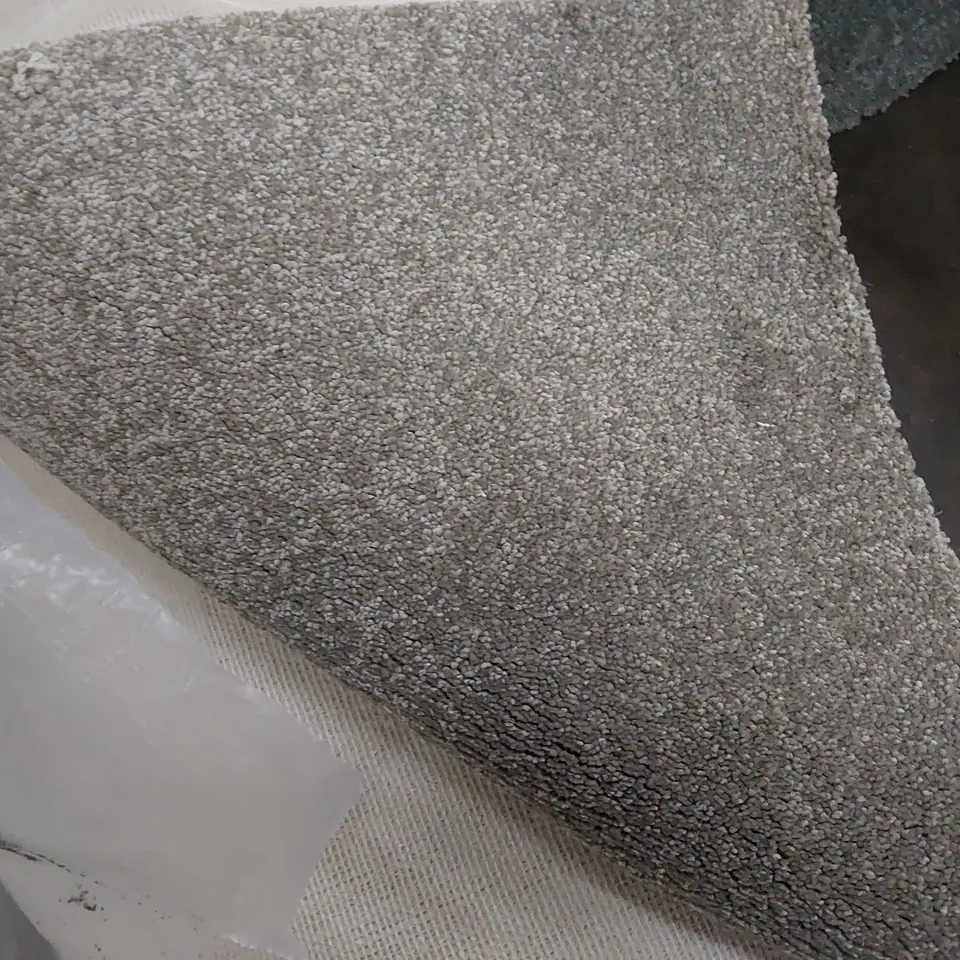 ROLL OF QUALITY FIRST IMPRESSIONS QUALITY CARPET APPROXIMATELY 5M × 5.2M