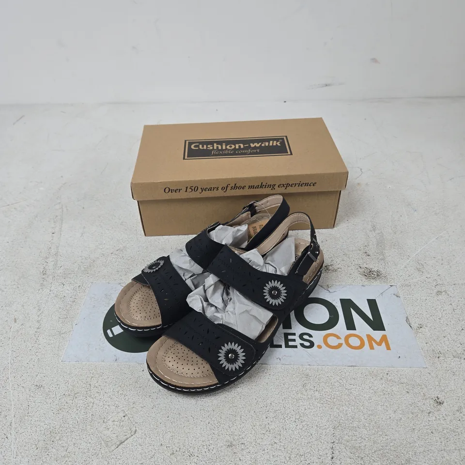 CUSHION-WALK BECKY SANDALS – BLACK, UK 6