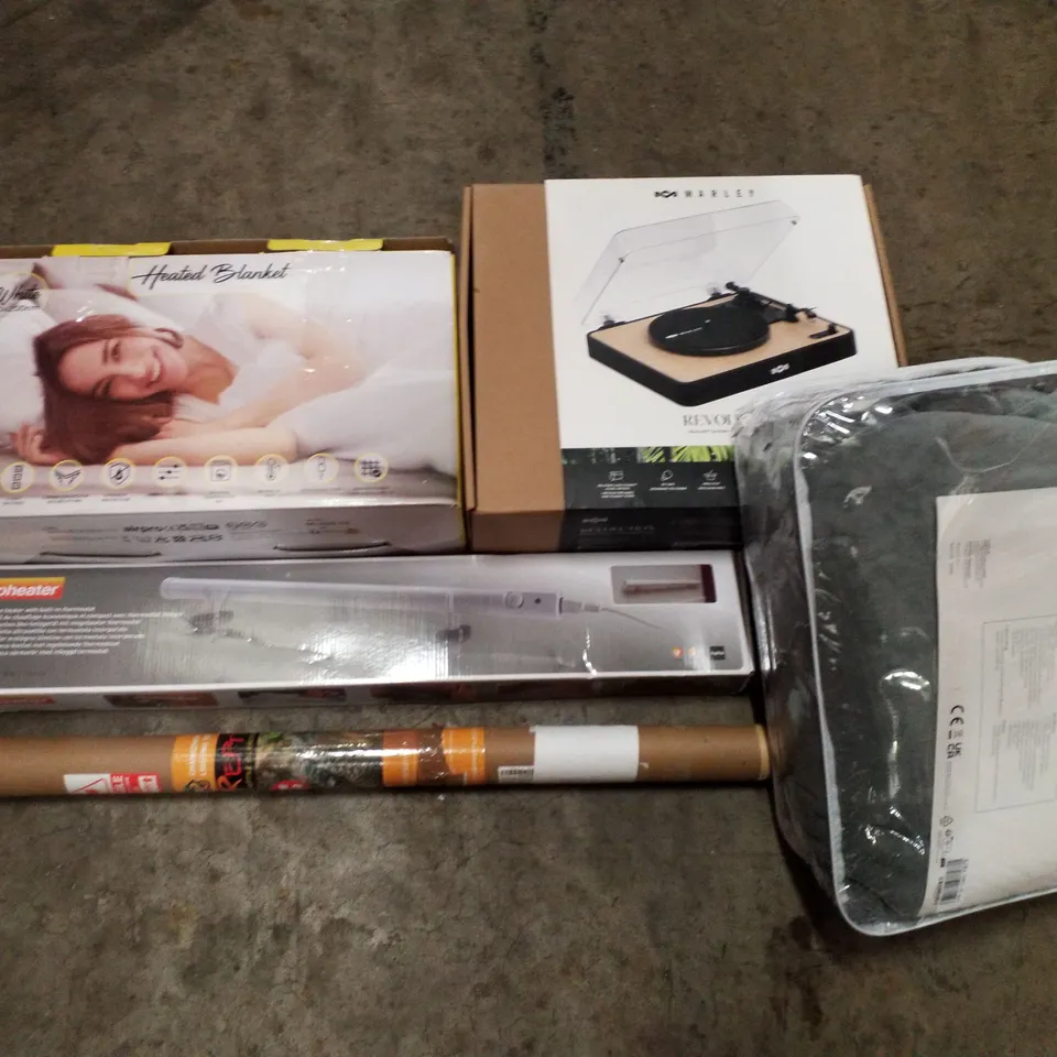 PALLET CONTAINING ASSORTED PRODUCTS INCLUDING HEATED BLANKET, AUDIO TURNTABLE, ECOHEATER & DESERT TERRARIUM LIGHT