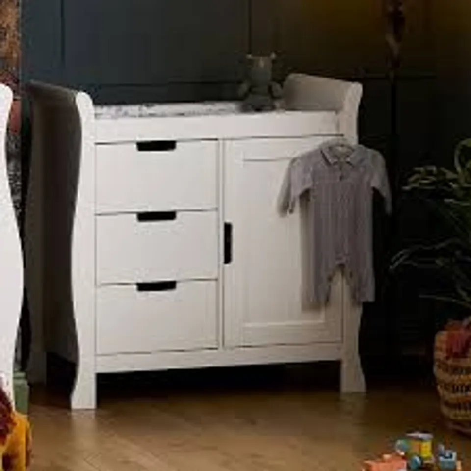 BOXED OBABY STAMFORD CLOSED CHANGING UNIT - WHITE (2 BOXES)