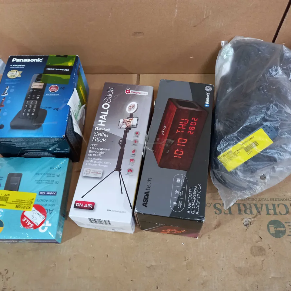 LOT OF APPROX 5 ASSORTED TECH ITEMS TO INCLUDE LANDLINE PHONE, STREAMING LIGHT, ALARM CLOCK ETC