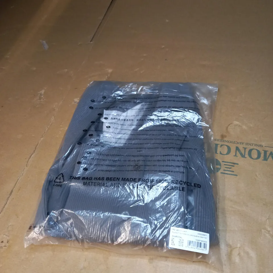 PLUS BUTTON THROUGH LONG SLEEVE CROP TOPTHE AUTHENTICITY OF THIS PRODUCT CANNOT BE VERIFIED DUE TO THE MEANS OF WHICH THE VENDOR HAS ACQUIRED THE GOODS. CUSTOMERS ARE ENCOURAGED TO VIEW THESE ITEMS AN