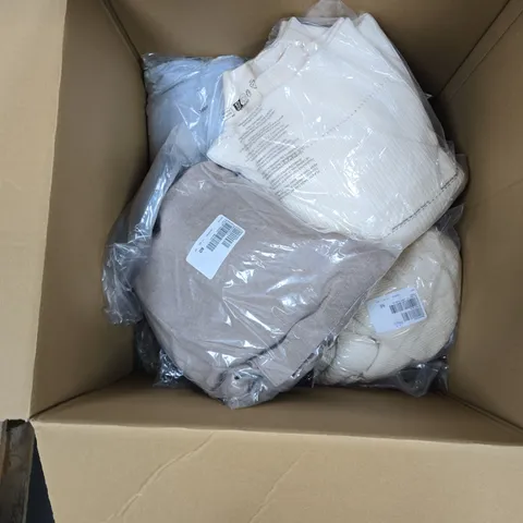 BOX OF APPROXIMATELY 20 ASSORTED CLOTHING ITEMS TO INCLUDE: D&C SWEATER SMALL