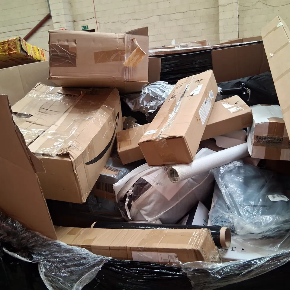 PALLET CONSISTING OF A LARGE QUANTITY OF ASSORTED HOUSEHOLD AND ELECTRICAL PRODUCTS AND ACCESSORIES TO INCLUDE;