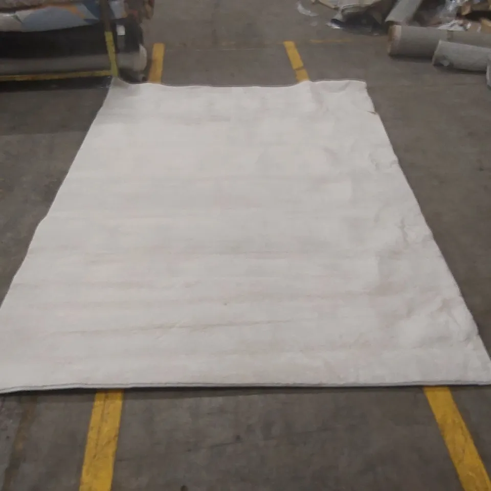 QUALITY DESIGNER FLUFFY RUG - APPROXIMATELY 285 x 198cm