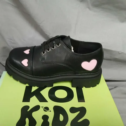 BRAND NEW BOXED KOI KIDZ LIL' TENNIN HEART SHOES – BLACK WITH PINK HEARTS, UK 2