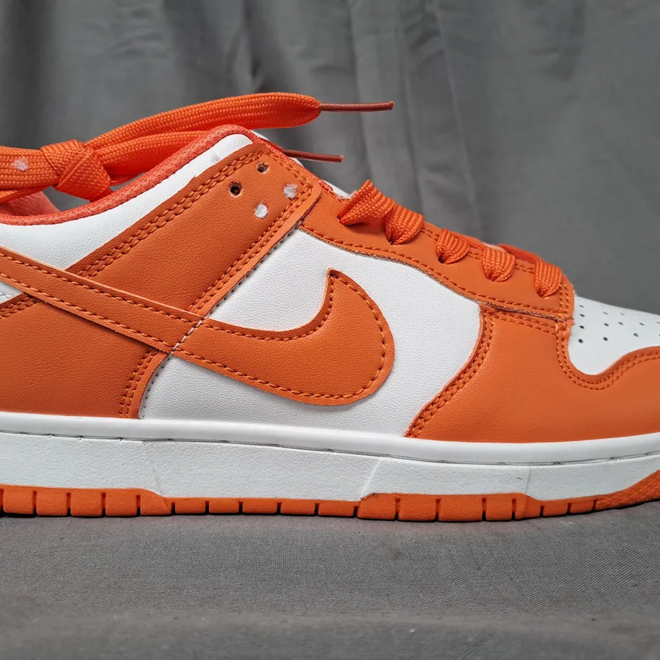 BOXED PAIR OF NIKE SHOES IN ORANGE/WHITE UK SIZE 6.5