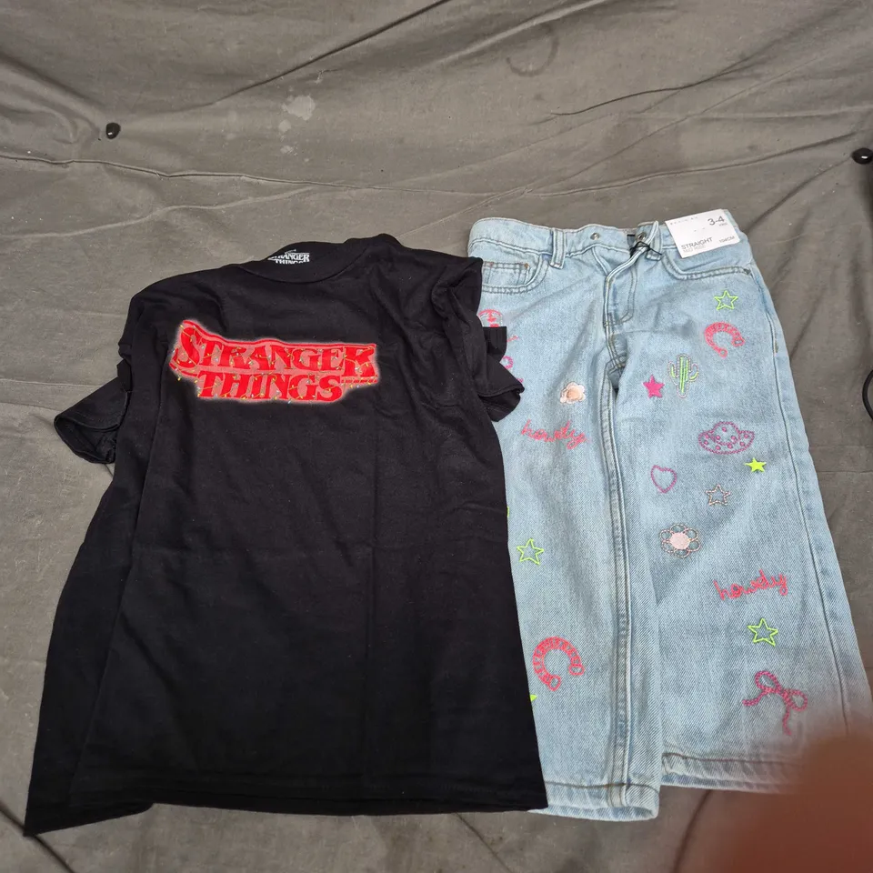 BOX OF APROXIMATELY 15 KIDS CLOTHES TO INCLUDE, STANGER THINGS T SHIRT, STRAIGHT MIDRISE JEANS AND NEXT CLOTHING.