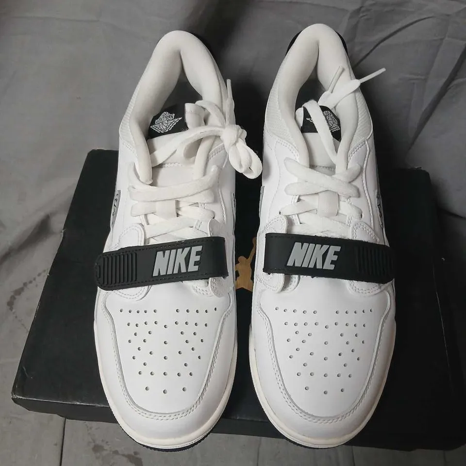 AIR JORDAN LEGACY 312 LOW SNEAKERS – WHITE/BLACK, UK7 (US8)