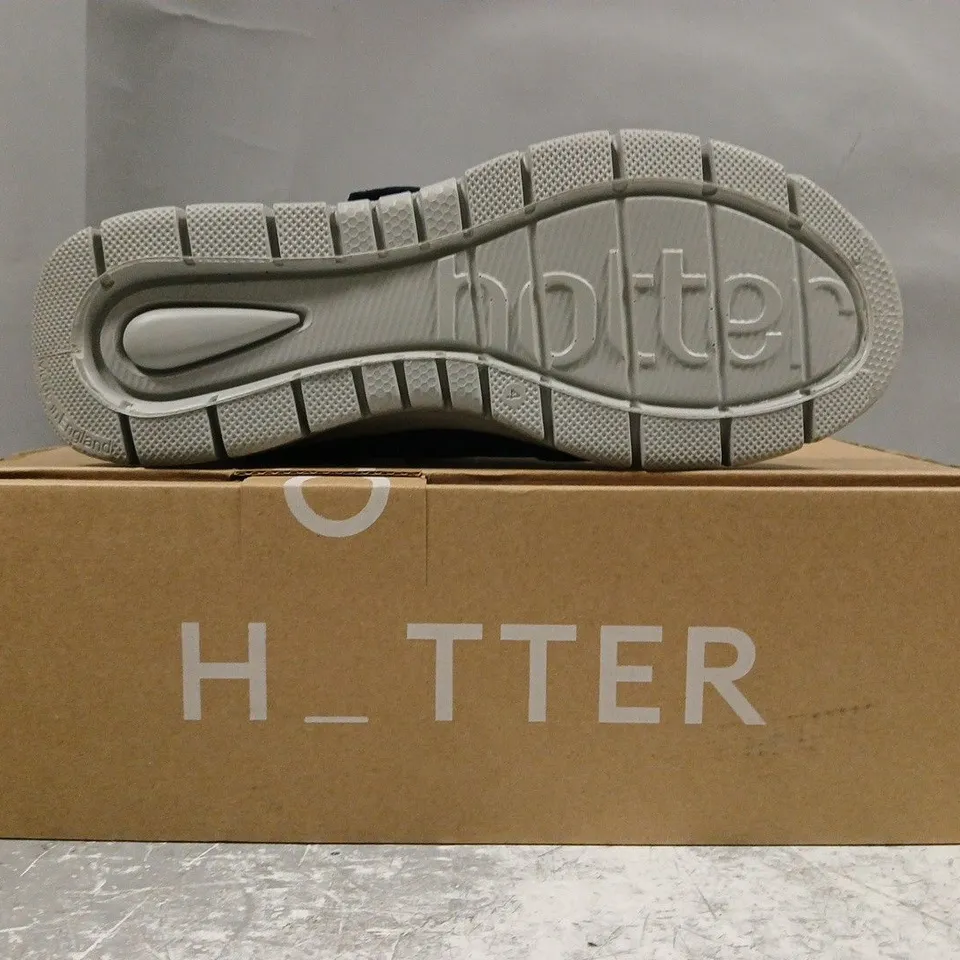 BOXED PAIR OF HOTTER ENERGY WIDE SHOES IN NAVY SIZE UK 4