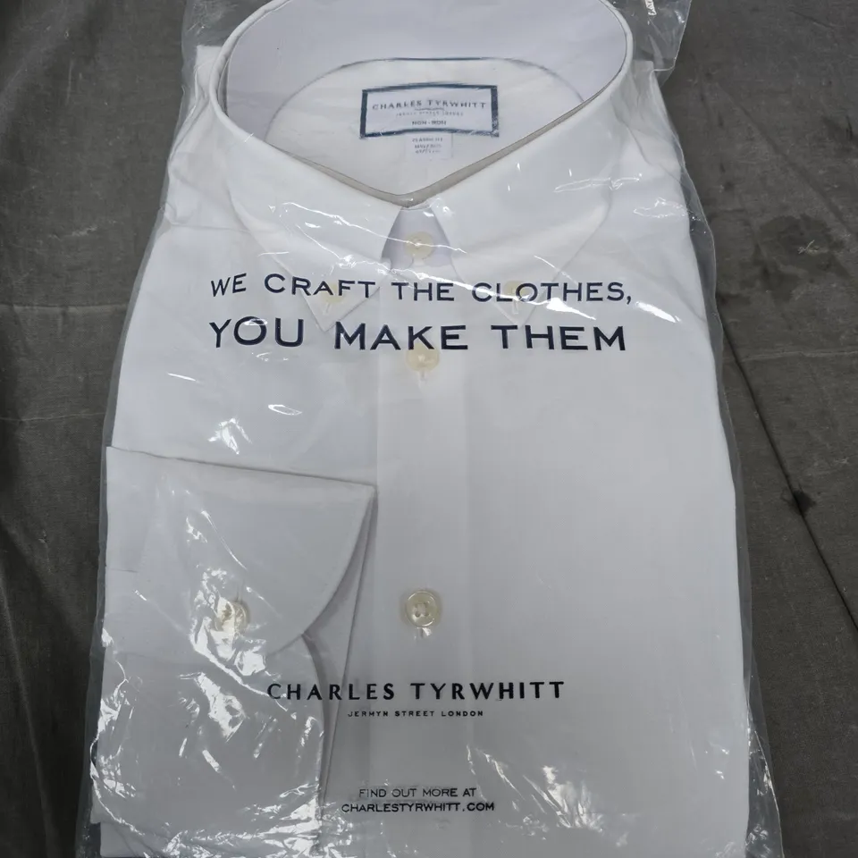 CHARLES TYRWHITT NON-IRON SHIRT – CLASSIC FIT, WHITE, UK SIZE 16.5 (36IN)