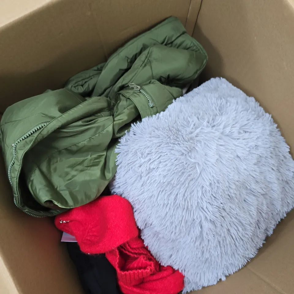 APPROXIMATELY 10 ASSORTED ITEMS TO INCLUDE CENTIGRADE COAT, DRAUGHT EXCLUDER, MODA IN PELLE BOOTS, ETC