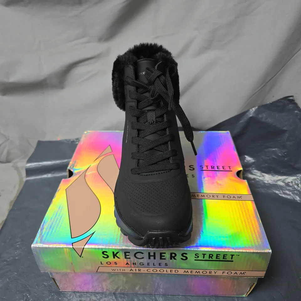 SKECHERS STREET LOS ANGELES BOOTS – BLACK, FUR COLLAR, AIR-COOLED MEMORY FOAM SIZE 5