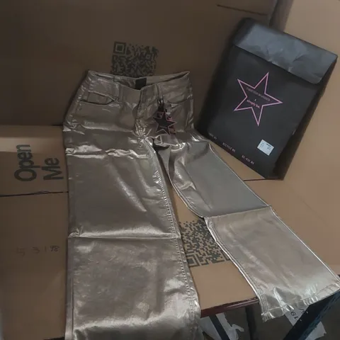 BOX CONTAINING APPROXIMATELY 11x BRAND NEW SIMPLY BE x TWISTED WUNDER GOLD WIDE LEG JEANS - SIZE 12
