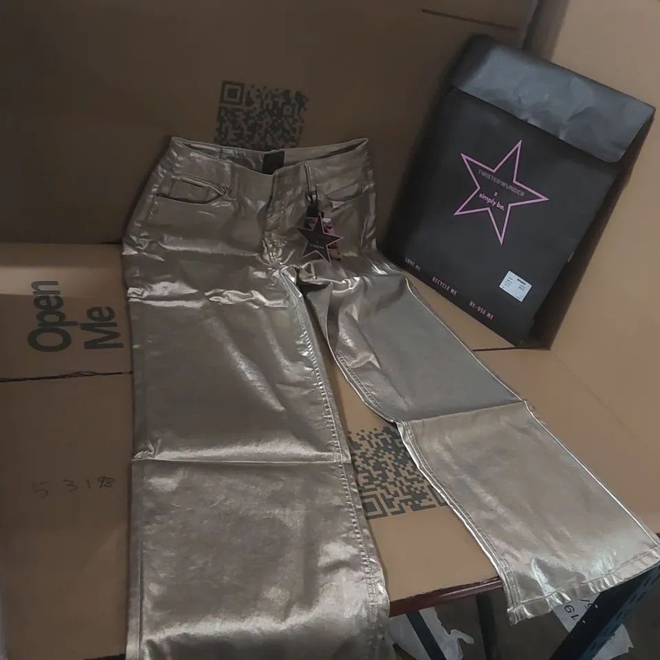 BOX CONTAINING APPROXIMATELY 11x BRAND NEW SIMPLY BE x TWISTED WUNDER GOLD WIDE LEG JEANS - SIZE 12
