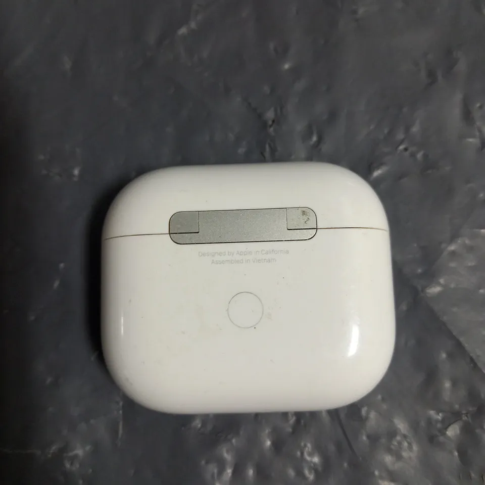 PAIR OF APPLE AIRPODS 3RD GEN IN WHITE