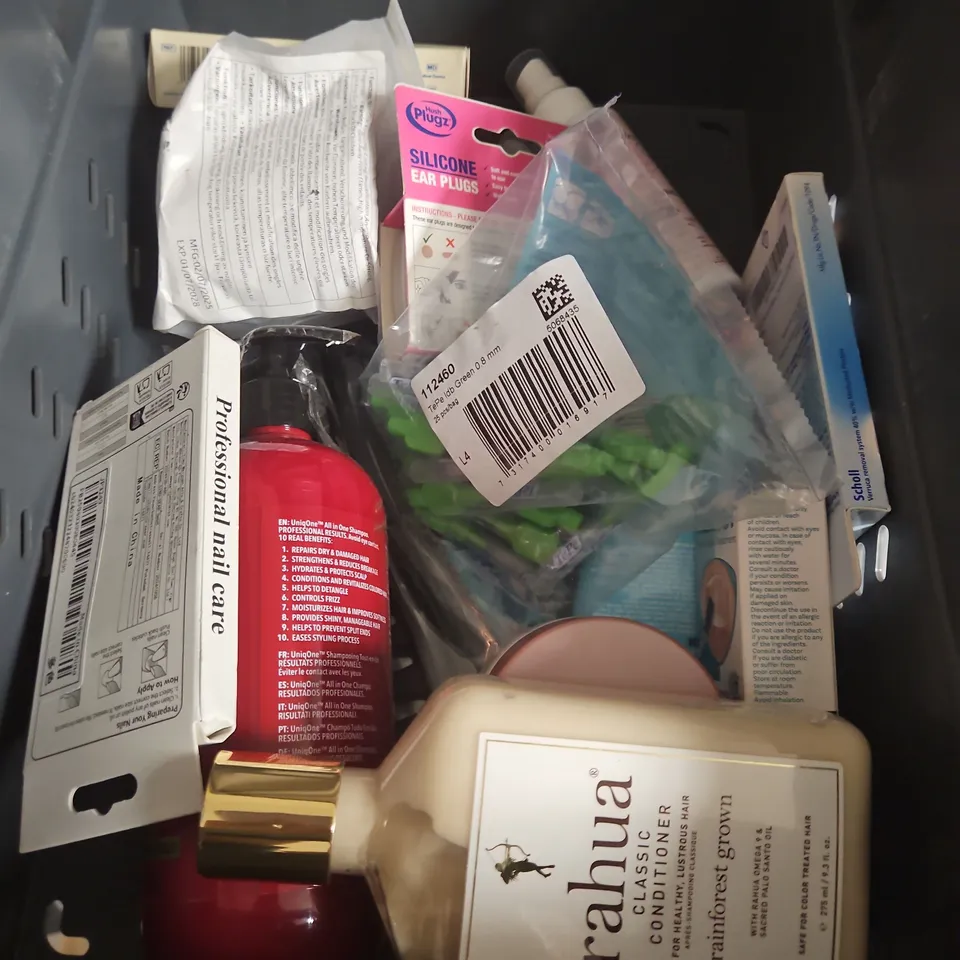 APPROXIMATEY 20 ASSORTED HEALTH AND BEAUTY PRODUCTS TO INCLUDE - PANTENE LEAVE IN CONDITIONER - CHILDS FARM BODY WASH - MATRIX BLUE SHAMPOO - ETC