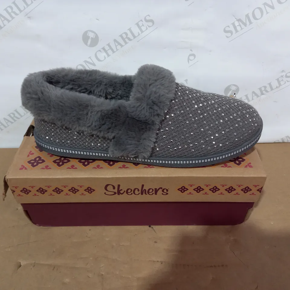 BOXED PAIR OF SKECHERS - SIZE 7