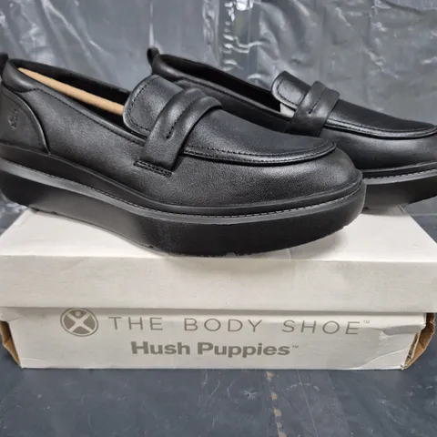 BOXED PAIR OF HUSH PUPPIES JOY PENNY LOAFERS IN BLACK SIZE 8