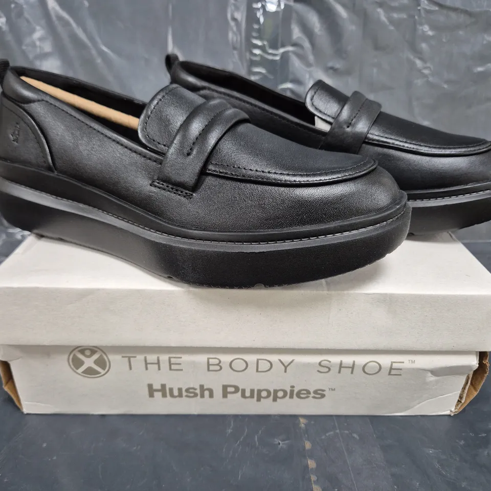 BOXED PAIR OF HUSH PUPPIES JOY PENNY LOAFERS IN BLACK SIZE 8