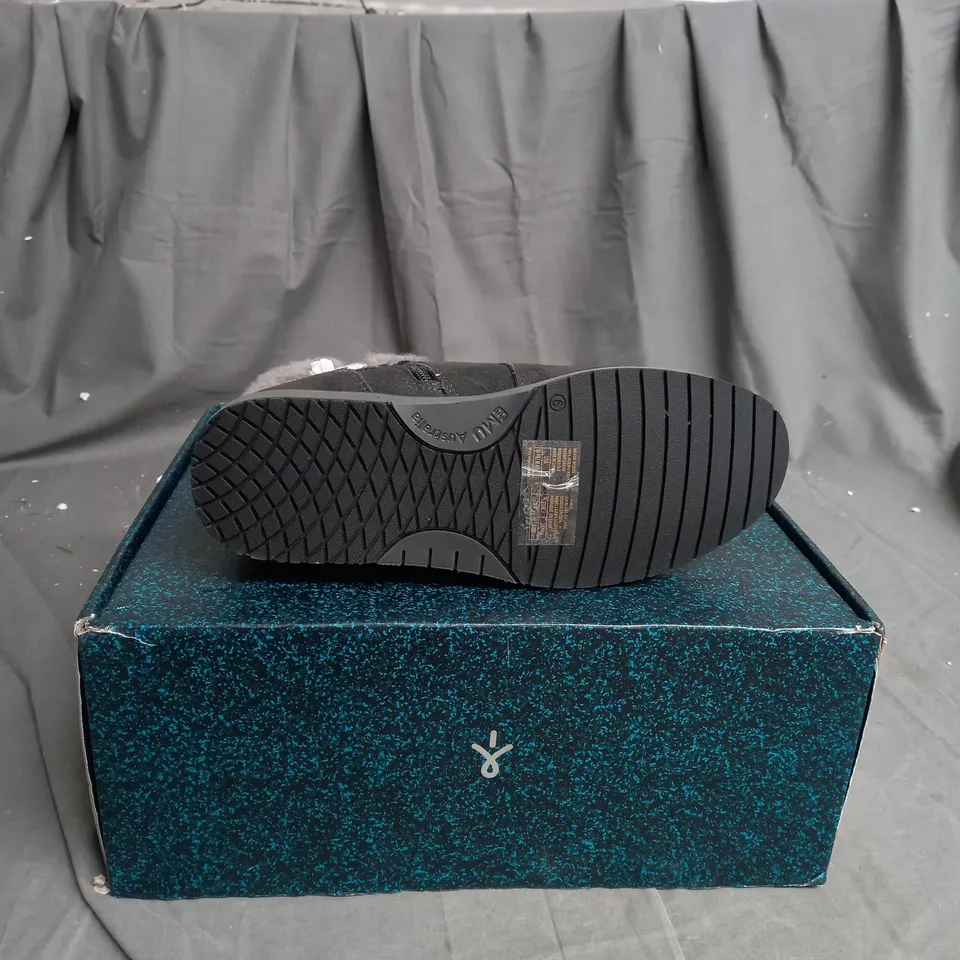 EMU MERAK SUEDE BOOTS SIZE 4