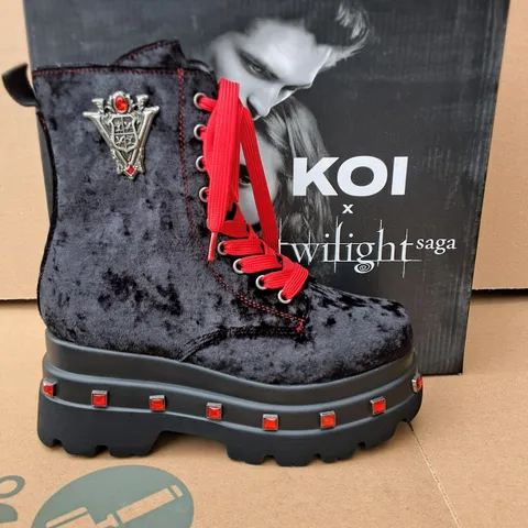 BRAND NEW BOXED KOI TWIGHLIGHT VOLTERRA VELVET CROWN PLATFORM BOOTS IN BLACK - UK 4