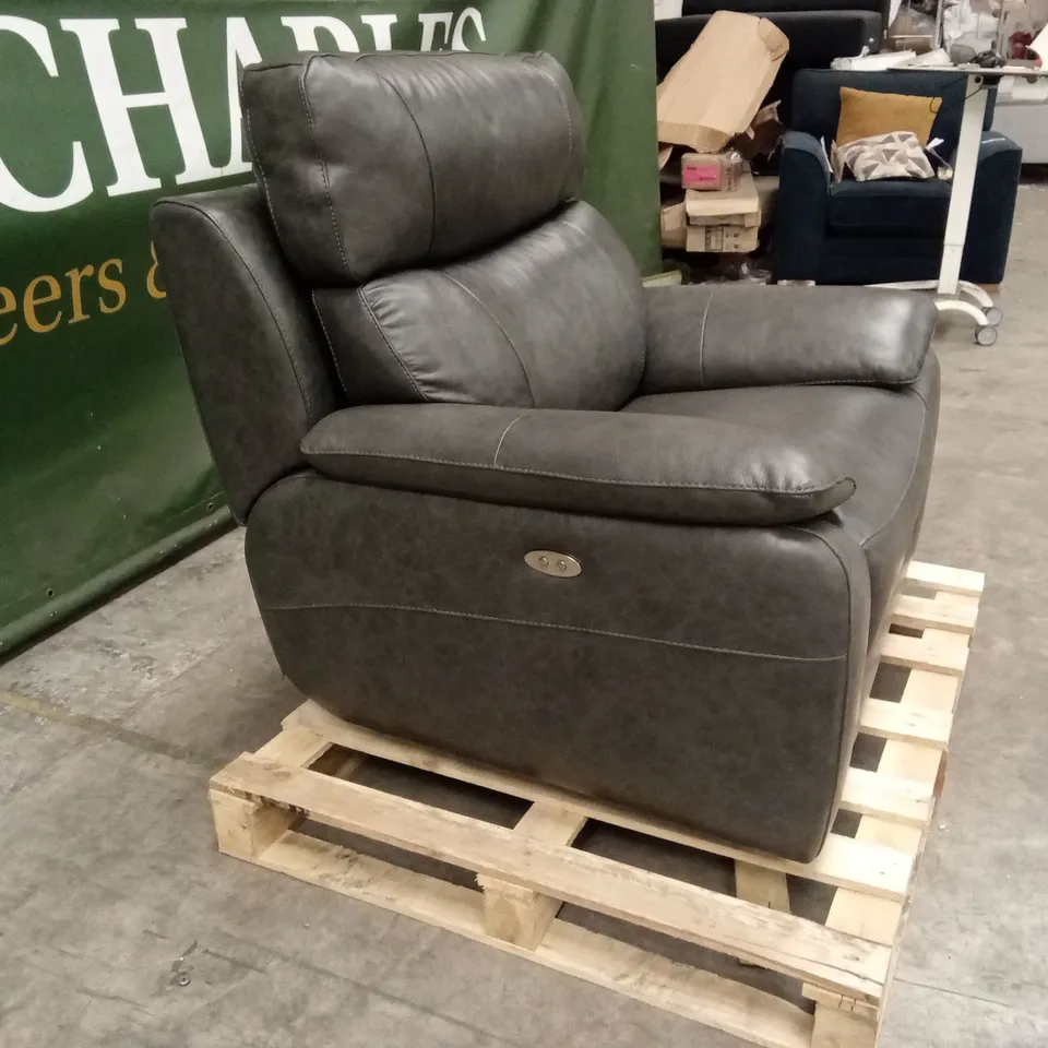 QUALITY DESIGNER ITALIAN MADE PATRIZIO LEATHER ELECTRIC RECLINER CHAIR WITH SMALL ARMS