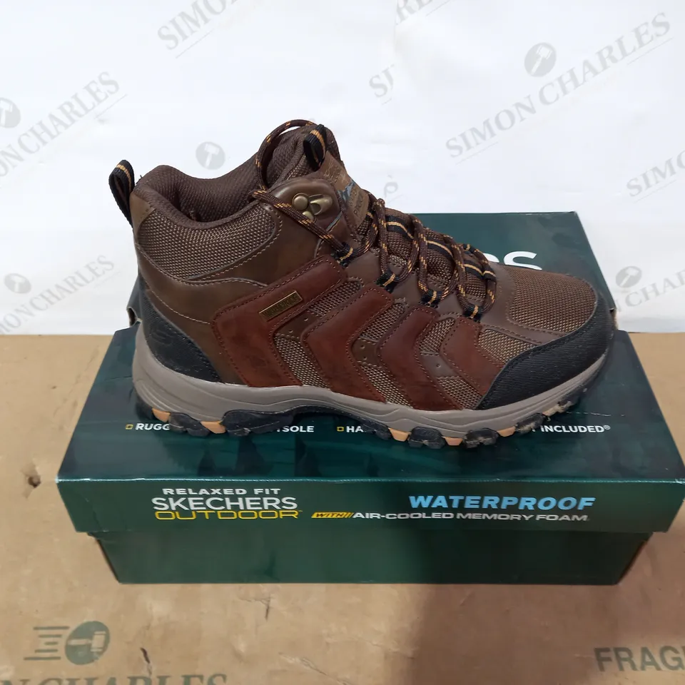 BOXED PAIR OF SKECHERS BROWN BOOTS- SIZE 8