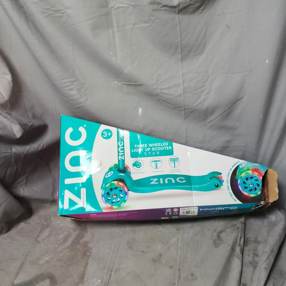 ZINC 3 WHEELED LIGHT UP STAR SCOOTER 