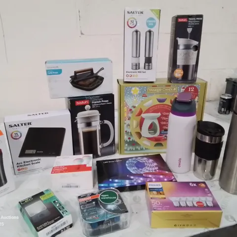 BOX CONTAINING APPROXIMATELY 10 ITEMS TO INCLUDE: TRAVEL FLASKS, LIGHT BULBS, CAFETIERE, GRILL PRESS, MILL SET ETC.