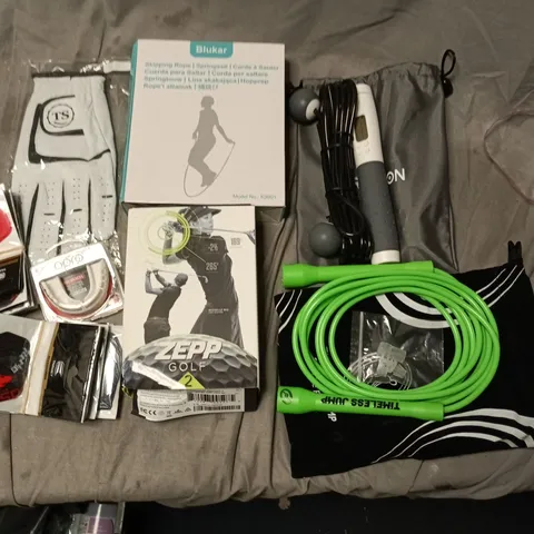 LOT OF 8 ASSORTED SPORTING ITEMS TO INCLUDE SKIPPING ROPES, GUM SHIELD AND ZEPP GOLF 2
