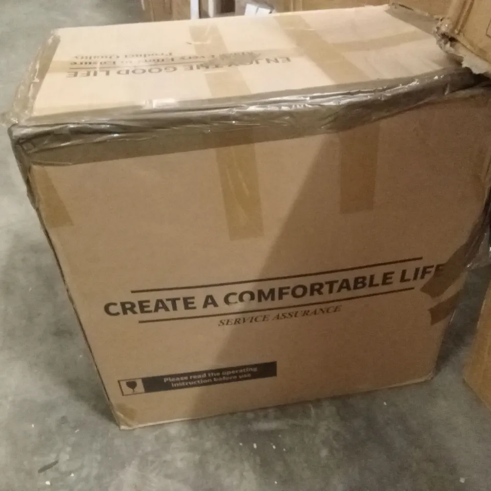 BOXED WHITE OFFICE/GAMING CHAIR (1 BOX)