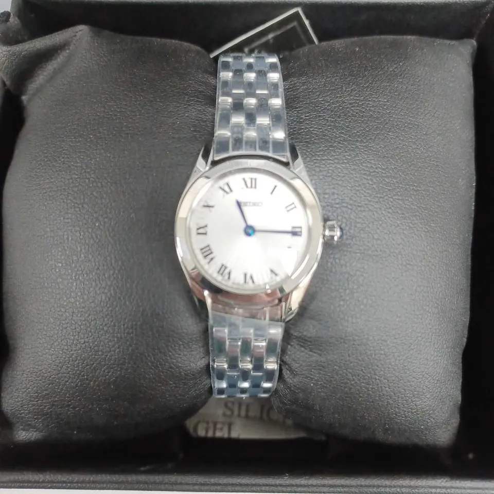 BOXED SEIKO PETITE DIAL STAINLESS STEEL BRACELET LADIES WATCH