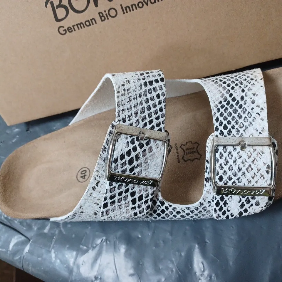 BOXED PAIR OF BONOVA SANDALS WHITE SNAKE SKIN PRINT DESIGN SIZE 6 UK