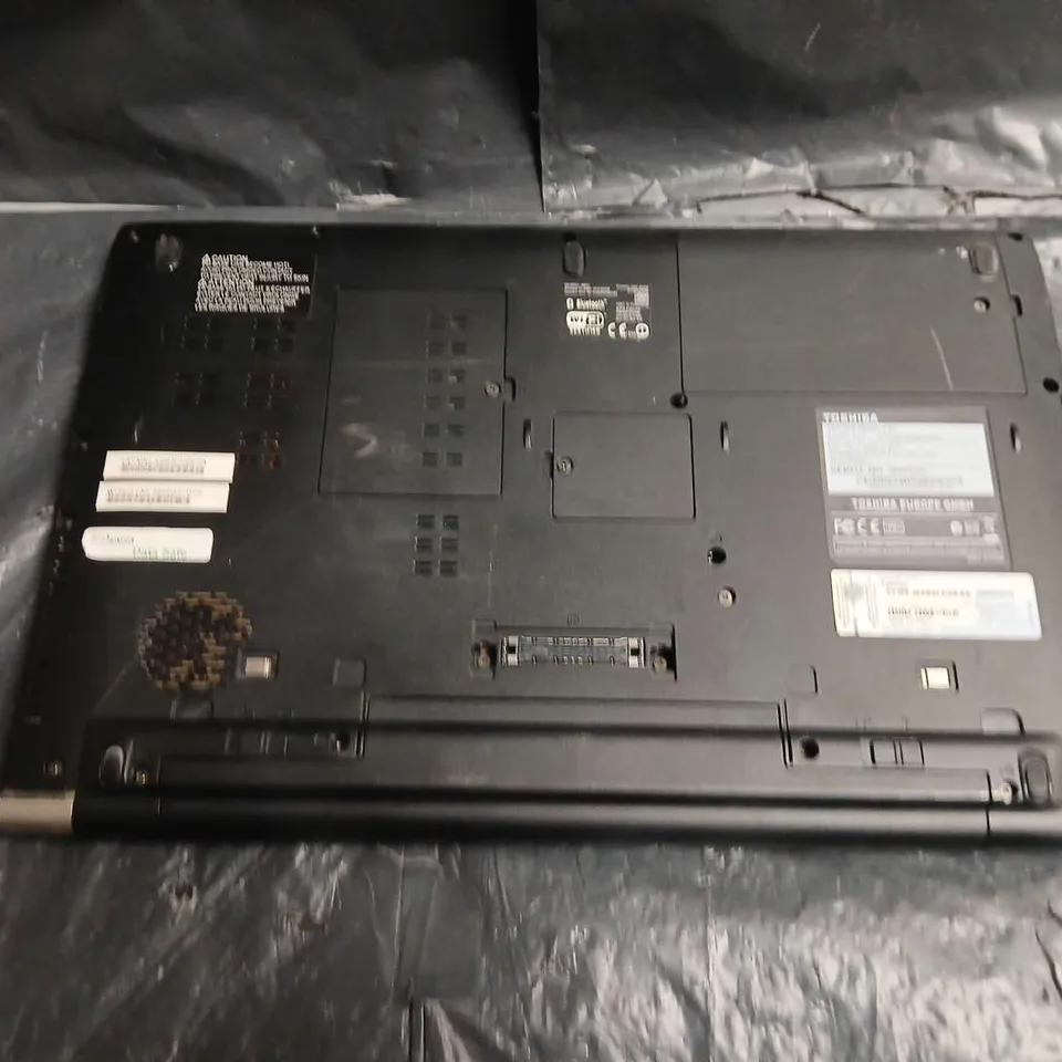 TOSHIBA LAPTOP – BLACK, KEYBOARD & SCREEN - MODEL 8B026264H