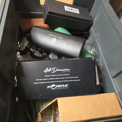 APPROXIMATELY 12 ASSORTED SUNGLASSES IN VARIOUS STYLES
