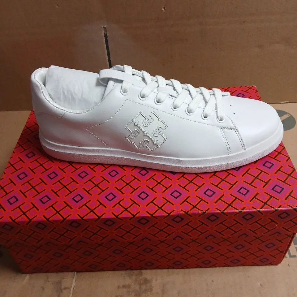 TORY BURCH WHITE LEATHER SNEAKERS – WOMEN’S BOXED SIZE USA 9