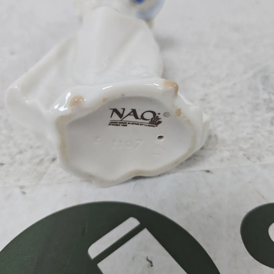 NAO PORCELAIN FIGURINE – MOTHER WITH CHILD, MADE IN SPAIN BY LLADRÓ