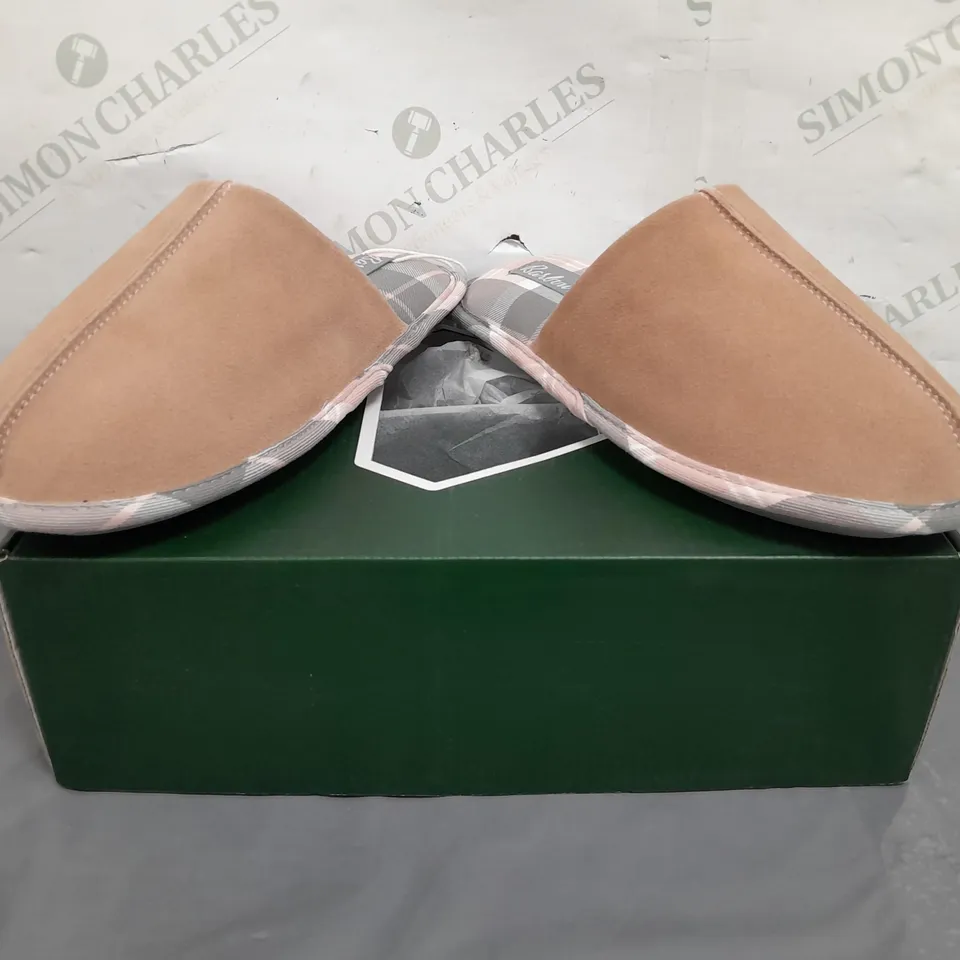 BOXED PAIR OF BARBOUR SIMONE SLIPPERS IN PINK UK SIZE 6