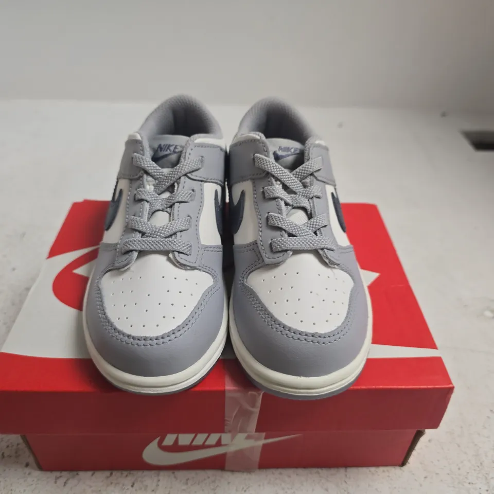 BOXED PAIR OF NIKE DUNK LOW KIDS' SNEAKERS –  UK 9.5