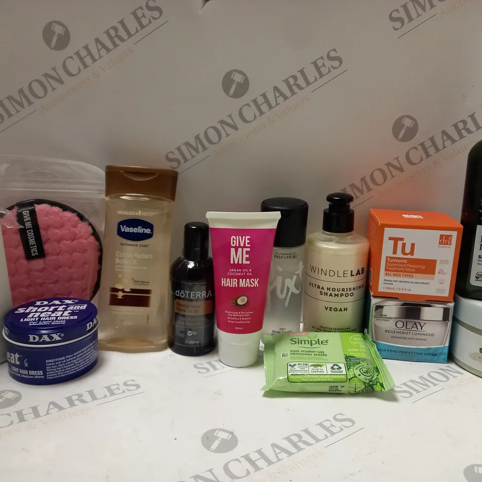 BOX OF APPROX 10 ASSORTED BEAUTY PRODUCTS TO INCLUDE GIVE ME HAIR MASK. WINDLELAB SHAMPOO, DOVE BODY SCRUB, ETC 