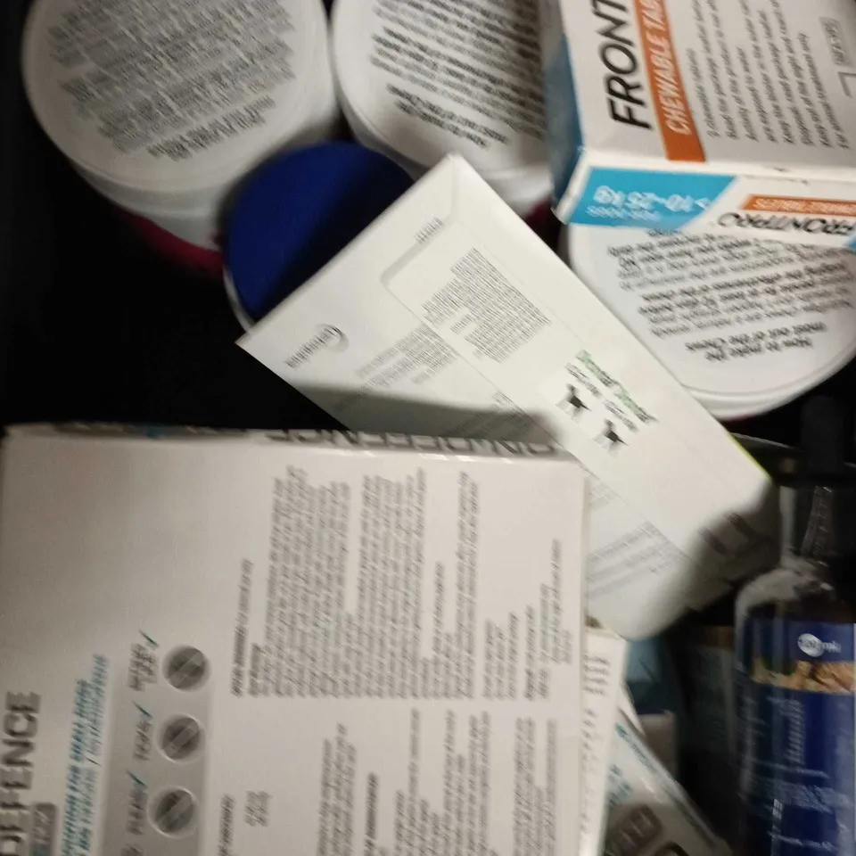 APPROXIMATELY 20 ASSORTED PET CARE PRODUCTS TO INCLUDE ON DEFENCE, FRONT PRO, IMMUNITY TREATS ETC 