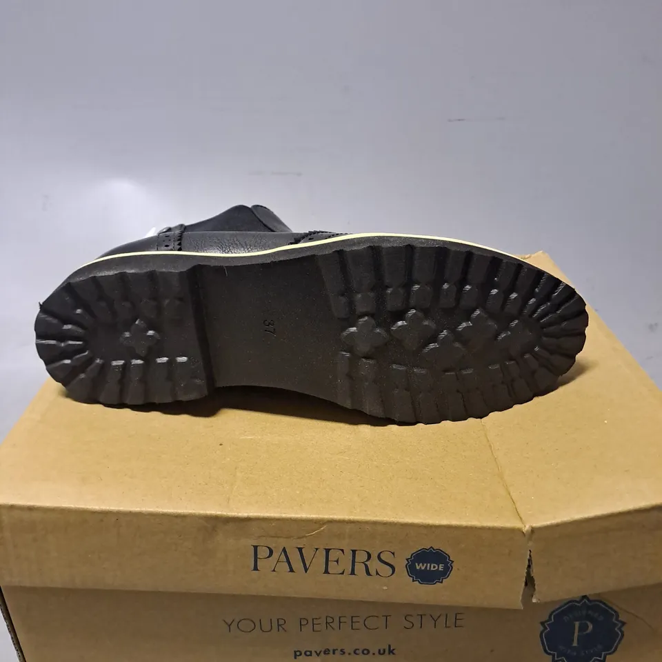 BOXED PAVERS WIDE BLACK SMART HIGH TOP SHOES - SIZE 37 