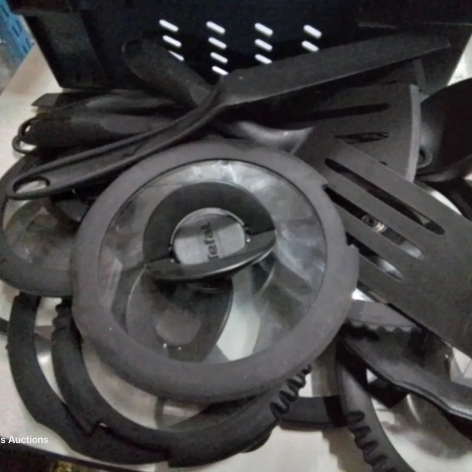 TRAY OF ASSORTED TEFAL PAN LIDS, UTENSILS & PLASTIC DISHES