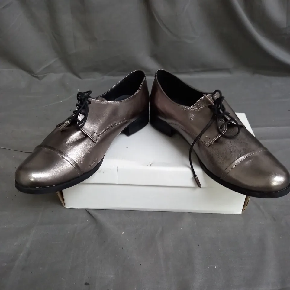 BOX OF 14 PAIRS METALLIC VIVIAN BROGUE SHOES IN VARIOUS SIZES