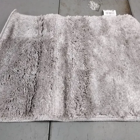 BRAND NEW GILE BATH MAT - SIZE 40CM X 55CM 