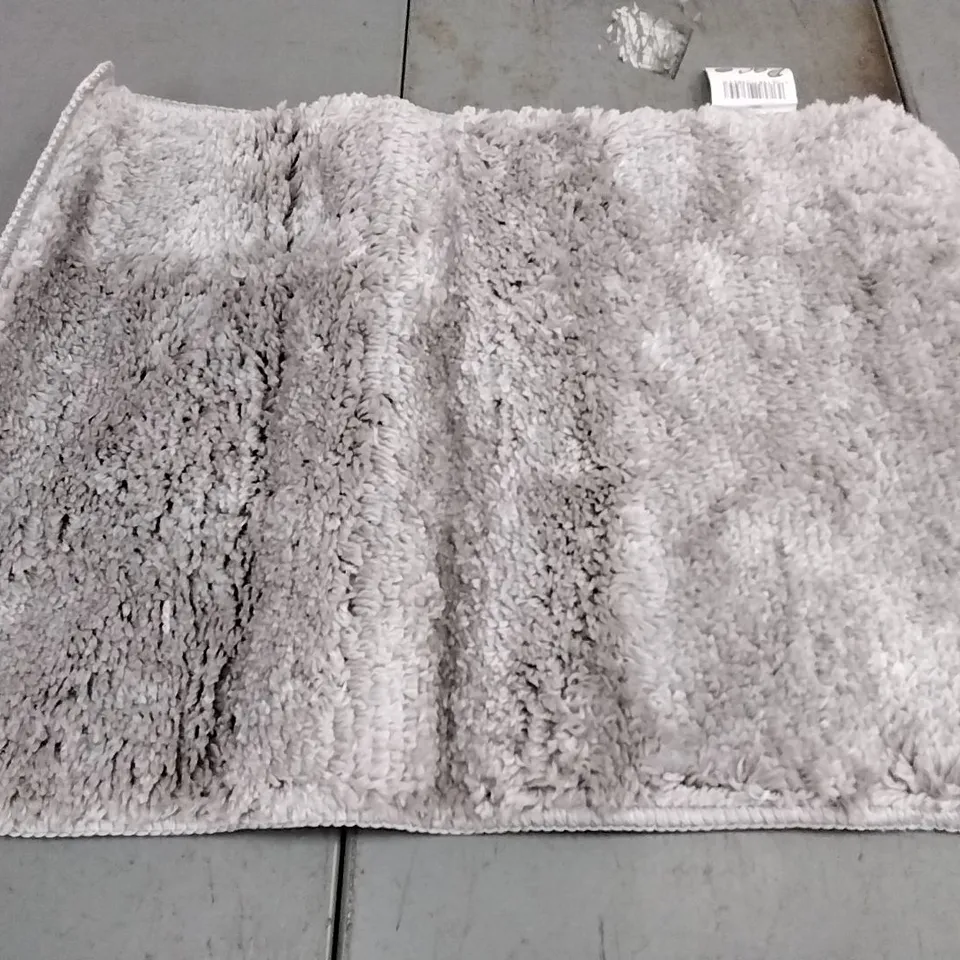 BRAND NEW GILE BATH MAT - SIZE 40CM X 55CM 