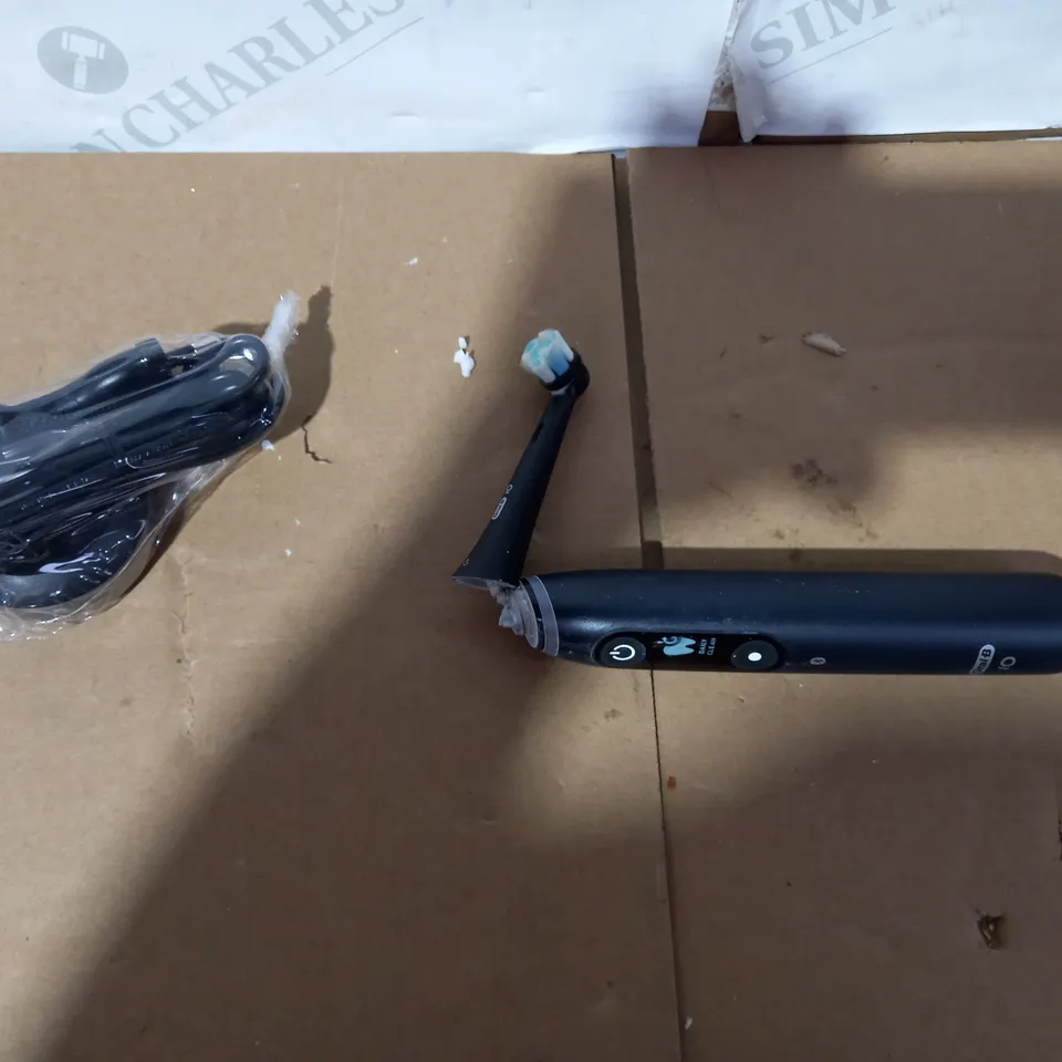 ORAL-B IO 7 BLACK ELECTRIC TOOTHBRUSH