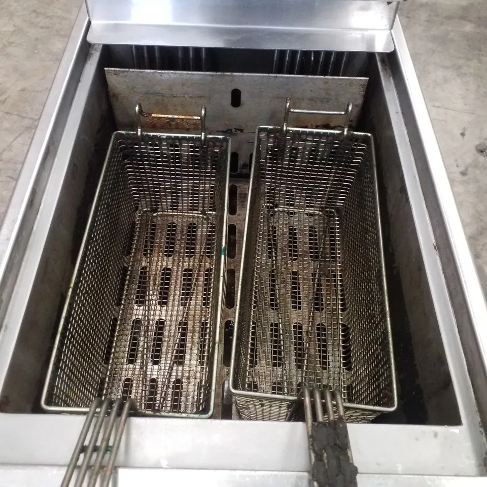 FALCON COMMERCIAL DEEP FRYER WITH TWIN BASKETS – STAINLESS STEEL